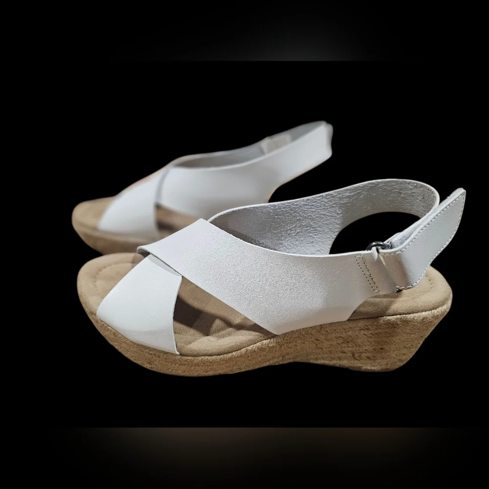 Elegant White Wedge‎ Sandals Size 9.5
